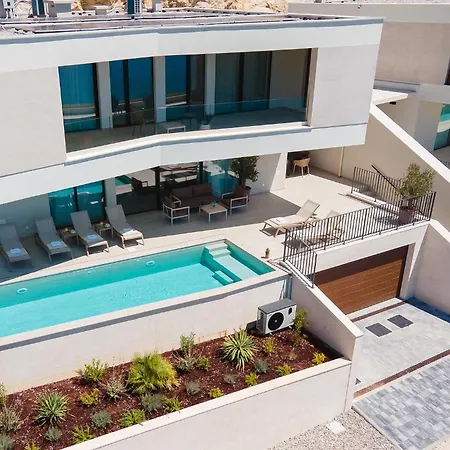 Beautiful Home In Duba With Private Swimming Pool, Can Be Inside Or Outside Holiday home Duba